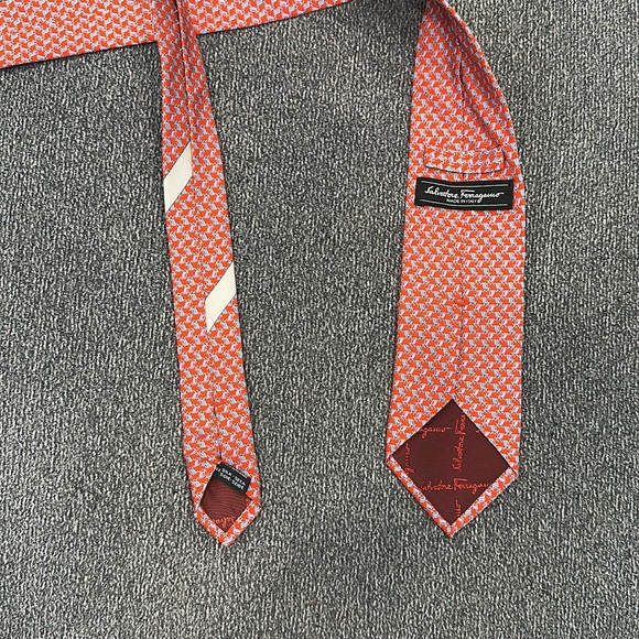 Men’s classic Ferragamo tie - Picture 4 of 4